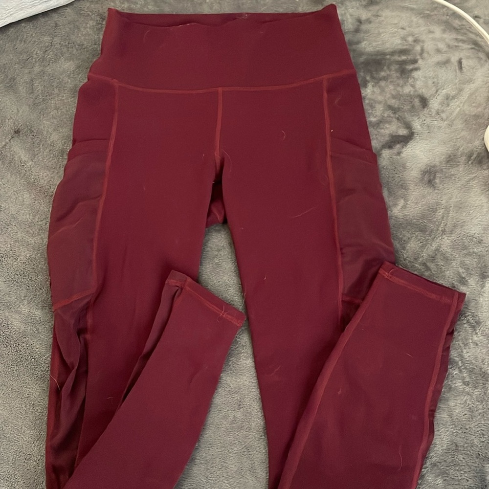 Maroon fabletics leggings with pockets